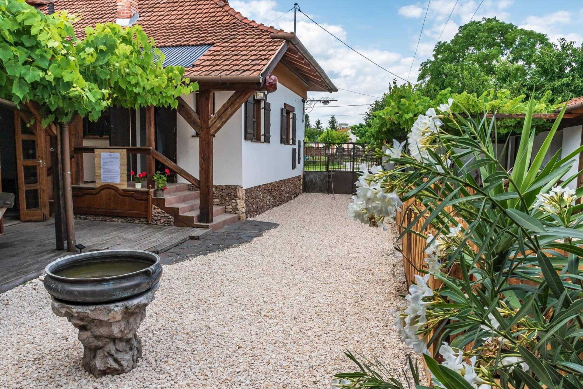 Pajta Apartman Eger Exterior photo